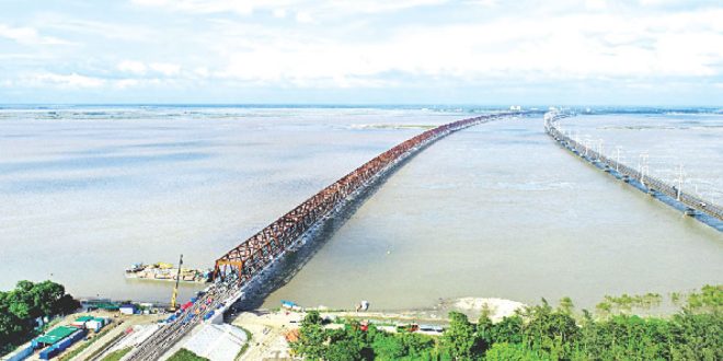 চলছে বঙ্গবন্ধু রেল সেতুর শেষ পর্যায়ের কাজ