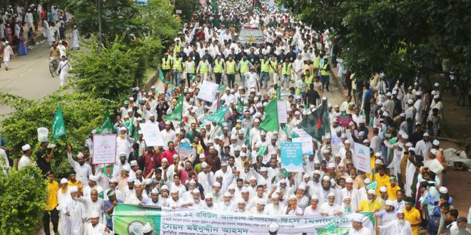 ‘মাজার ভাঙচুর করে সুন্নি জনতাকে রাস্তায় নামতে বাধ্য করবেন না’