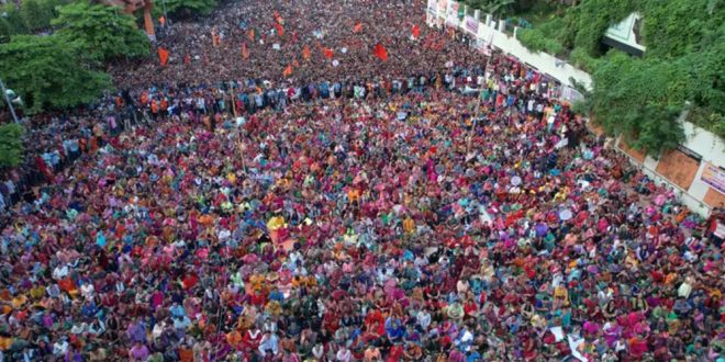 হিন্দু সম্প্রদায় কী চাইছে, তারা এখন কেন রাস্তায়