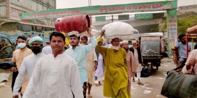 আখেরি মোনাজাত শেষে ঘরমুখী মানুষের ঢল