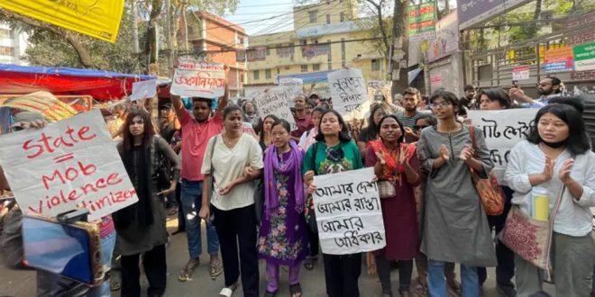 ধূমপান নিয়ে স্বরাষ্ট্র উপদেষ্টার বক্তব্যের প্রতিবাদে কুশপুত্তলিকা দাহ, অপসারণ দাবি