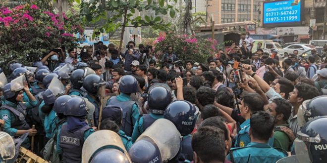 পদযাত্রায় পুলিশের বাধা, স্বরাষ্ট্র উপদেষ্টার পদত্যাগ দাবি